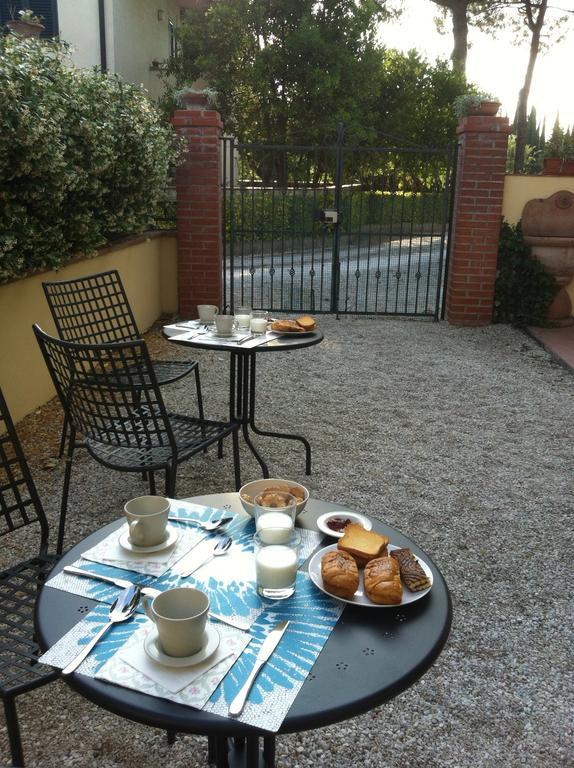 La Voliera Bed & Breakfast ปิซา ภายนอก รูปภาพ